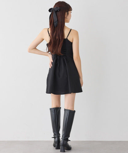 後背繫帶蕾絲吊帶連衣裙