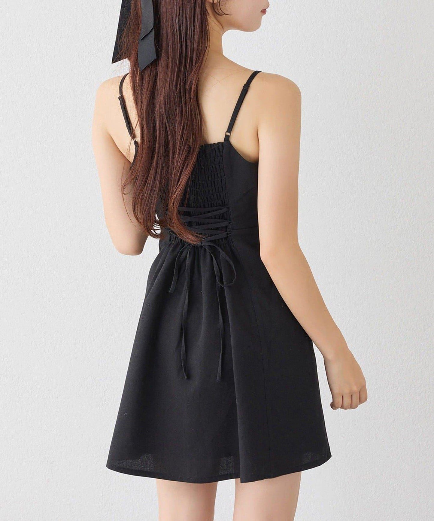 後背繫帶蕾絲吊帶連衣裙