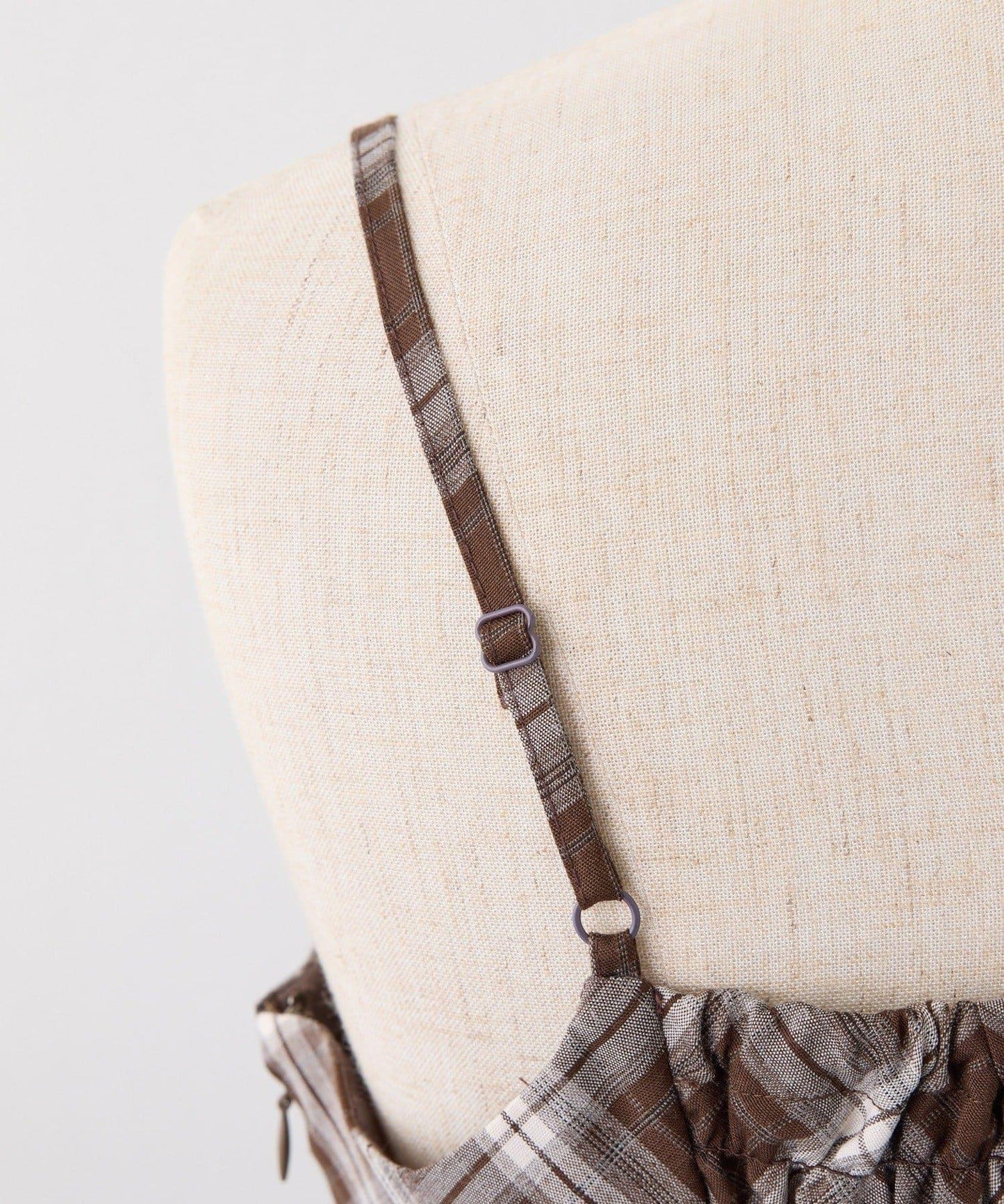 後背繫帶蕾絲吊帶連衣裙