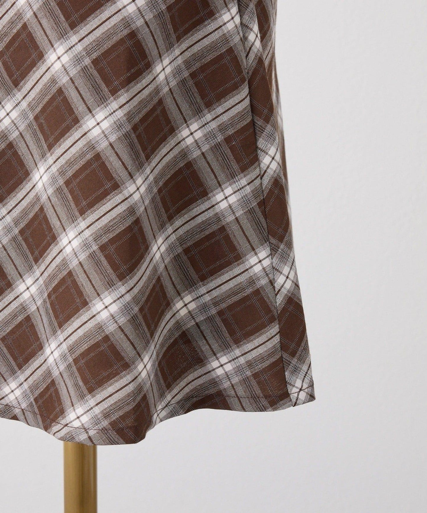 後背繫帶蕾絲吊帶連衣裙