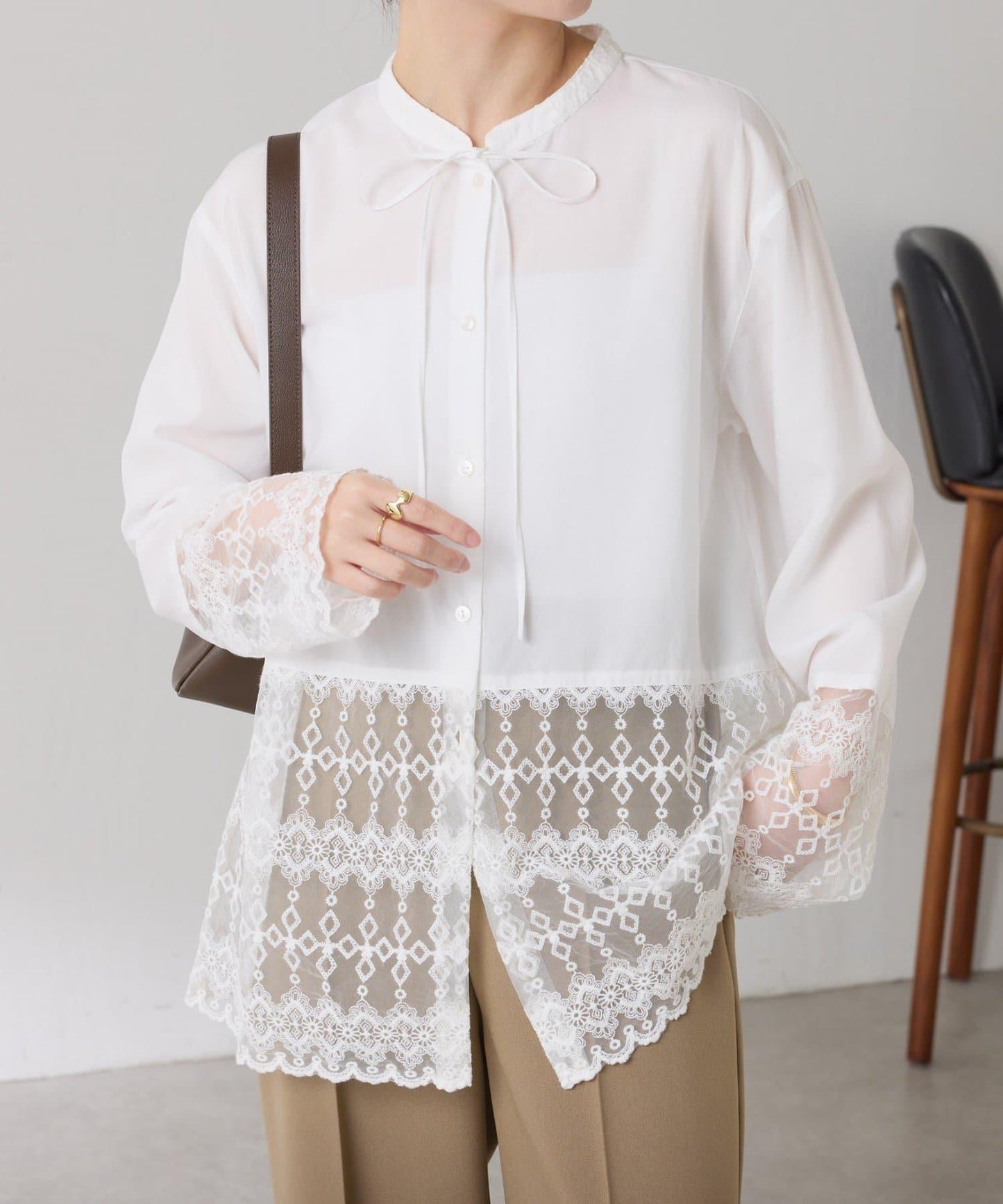 【推薦疊穿】蝴蝶結領下襬蕾絲拼接襯衫
