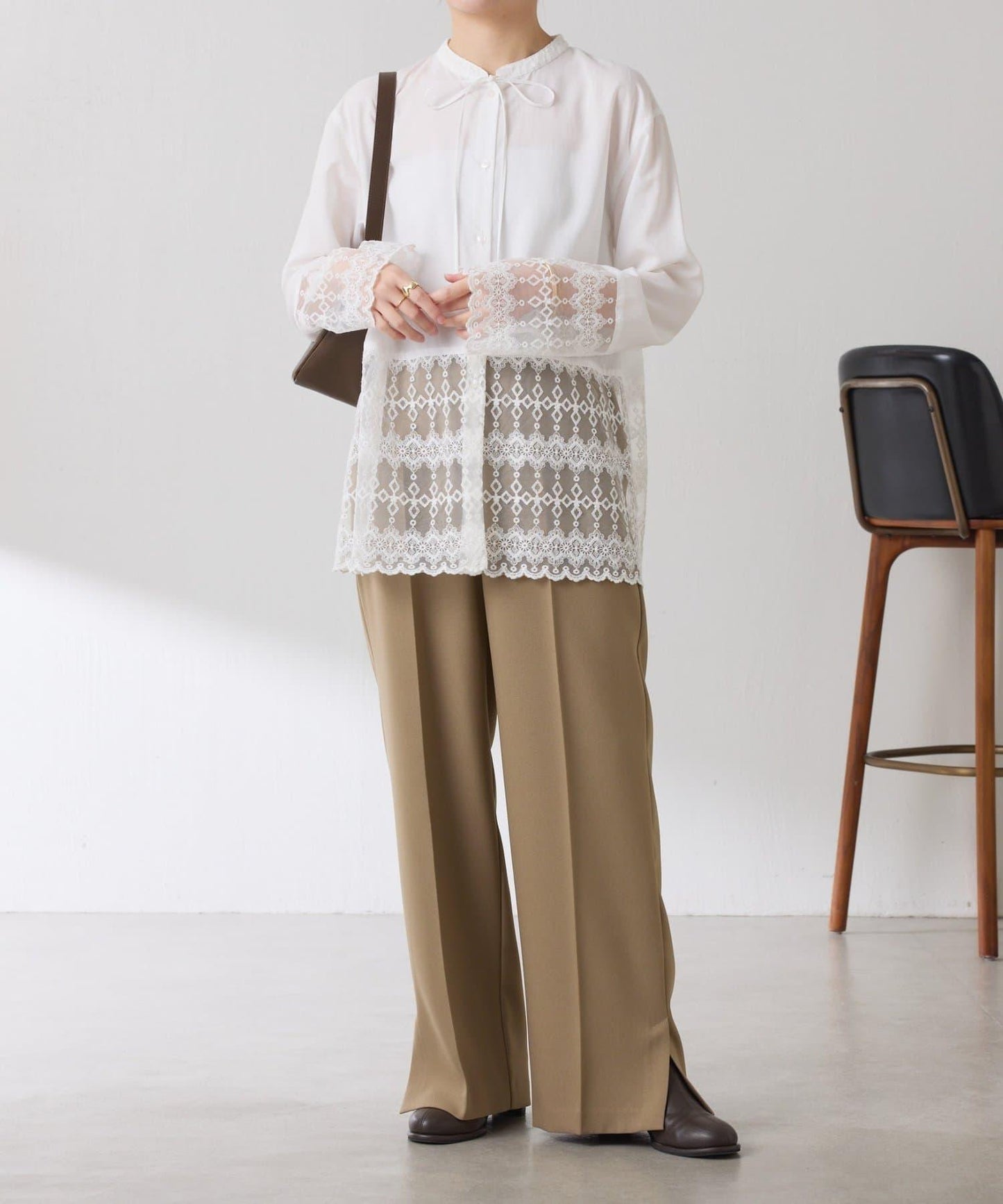 【推薦疊穿】蝴蝶結領下襬蕾絲拼接襯衫