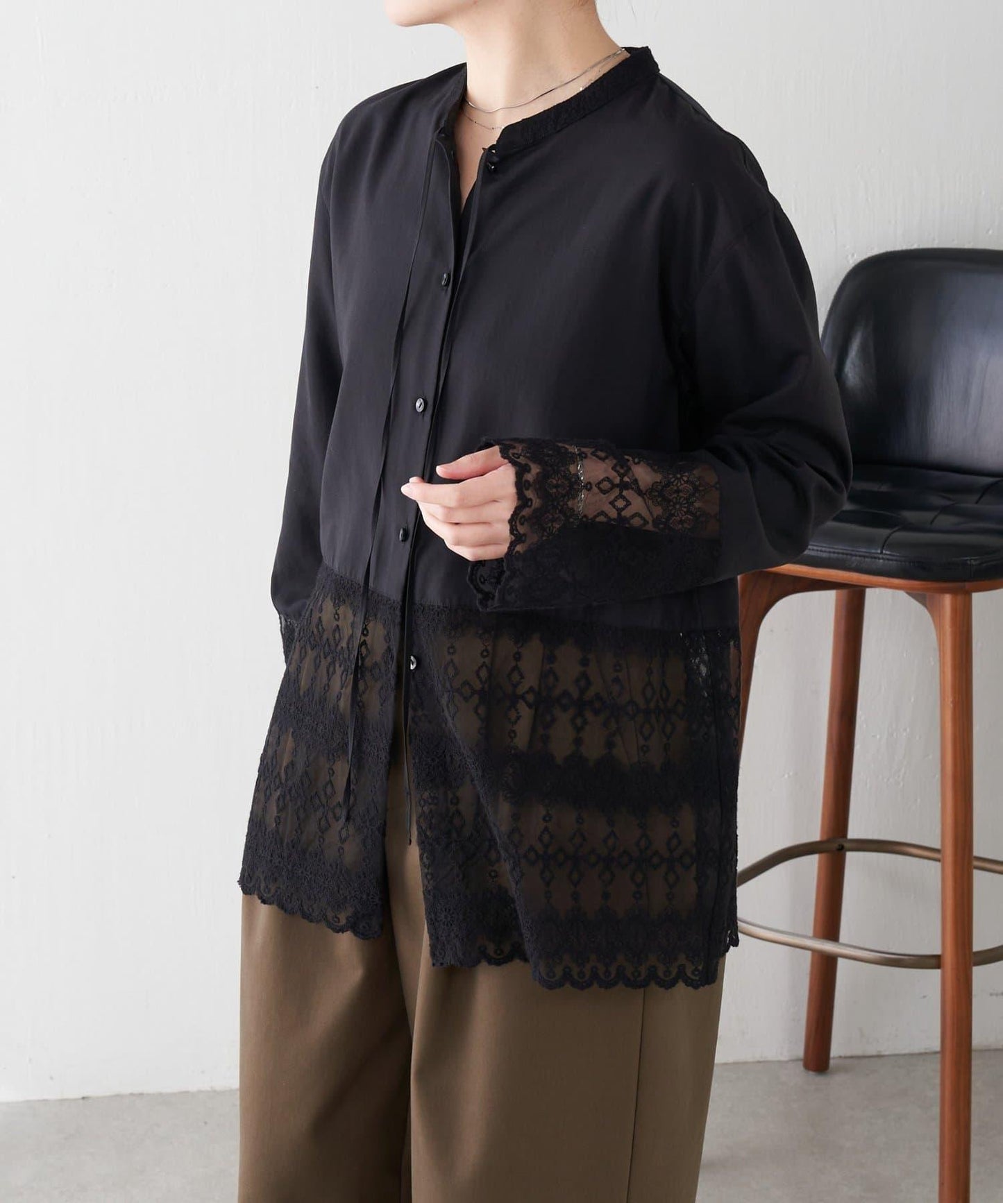 【推薦疊穿】蝴蝶結領下襬蕾絲拼接襯衫