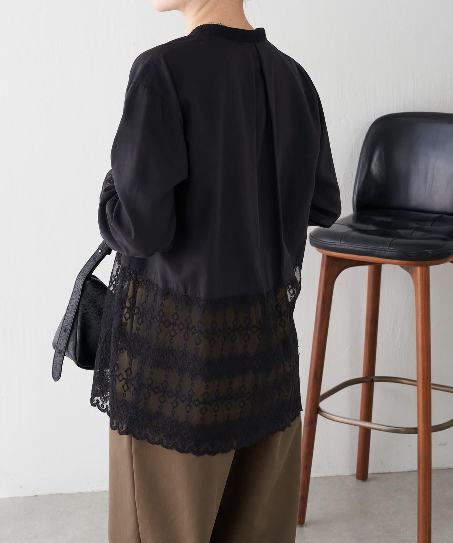 【推薦疊穿】蝴蝶結領下襬蕾絲拼接襯衫