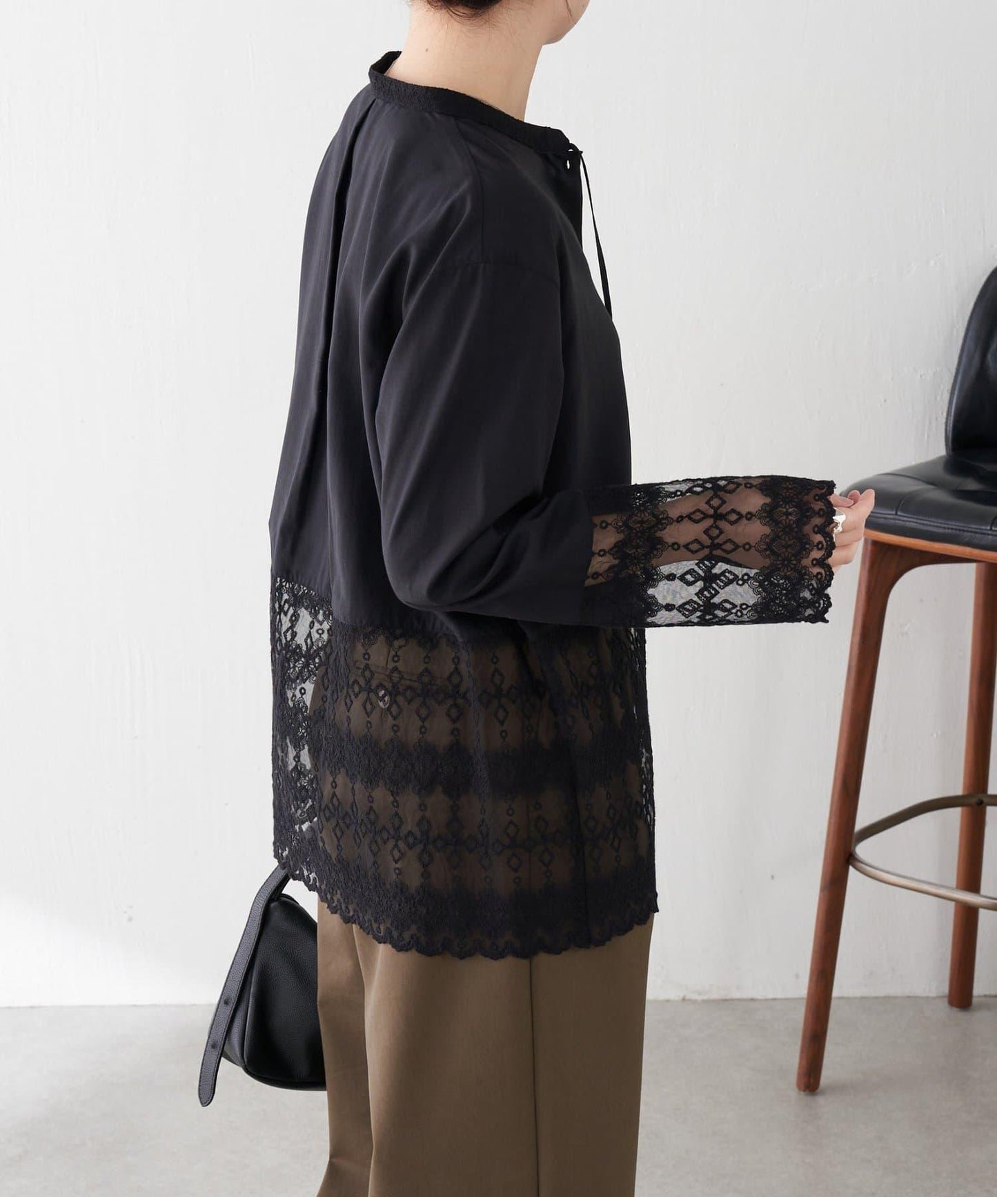 【推薦疊穿】蝴蝶結領下襬蕾絲拼接襯衫