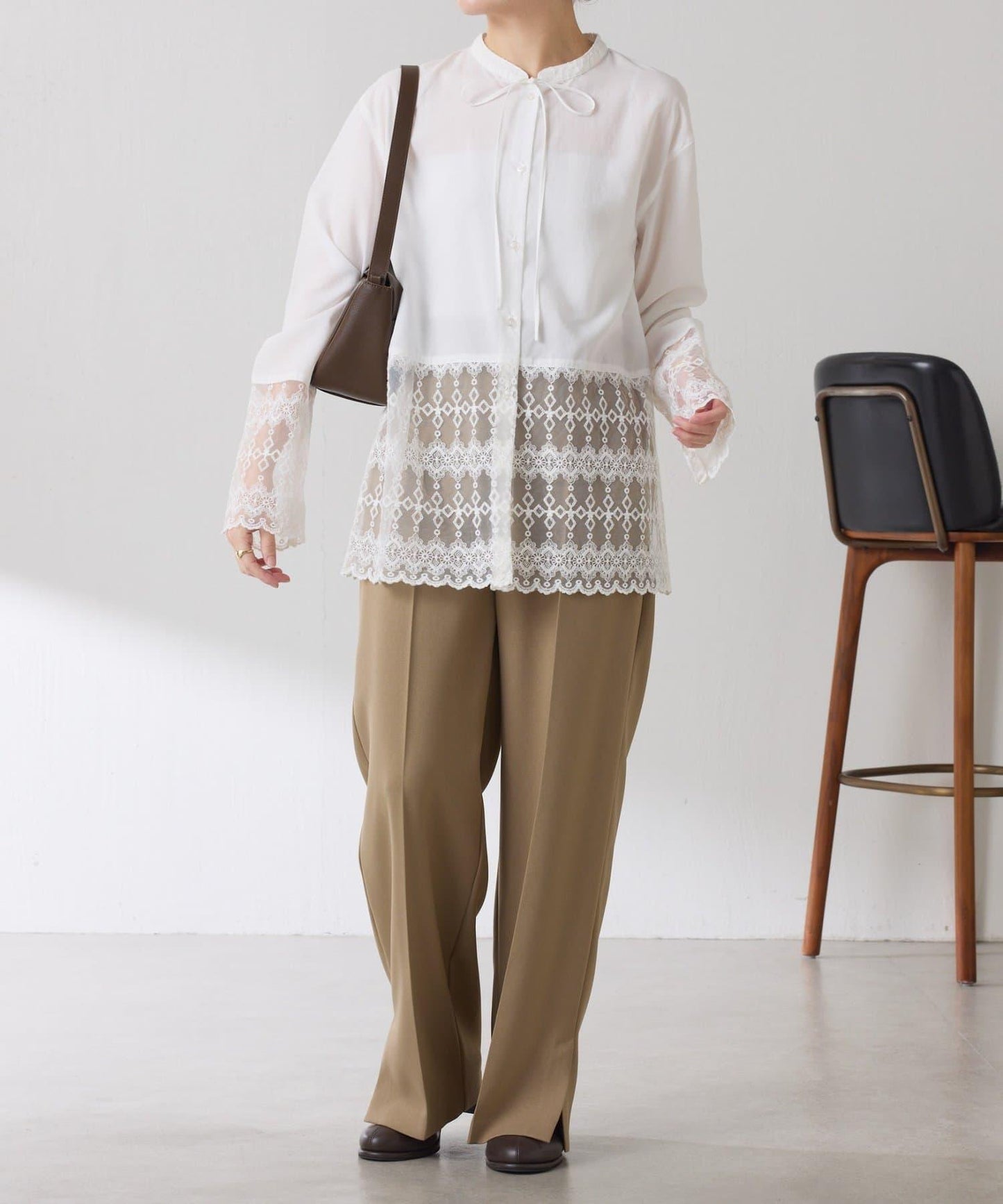 【推薦疊穿】蝴蝶結領下襬蕾絲拼接襯衫