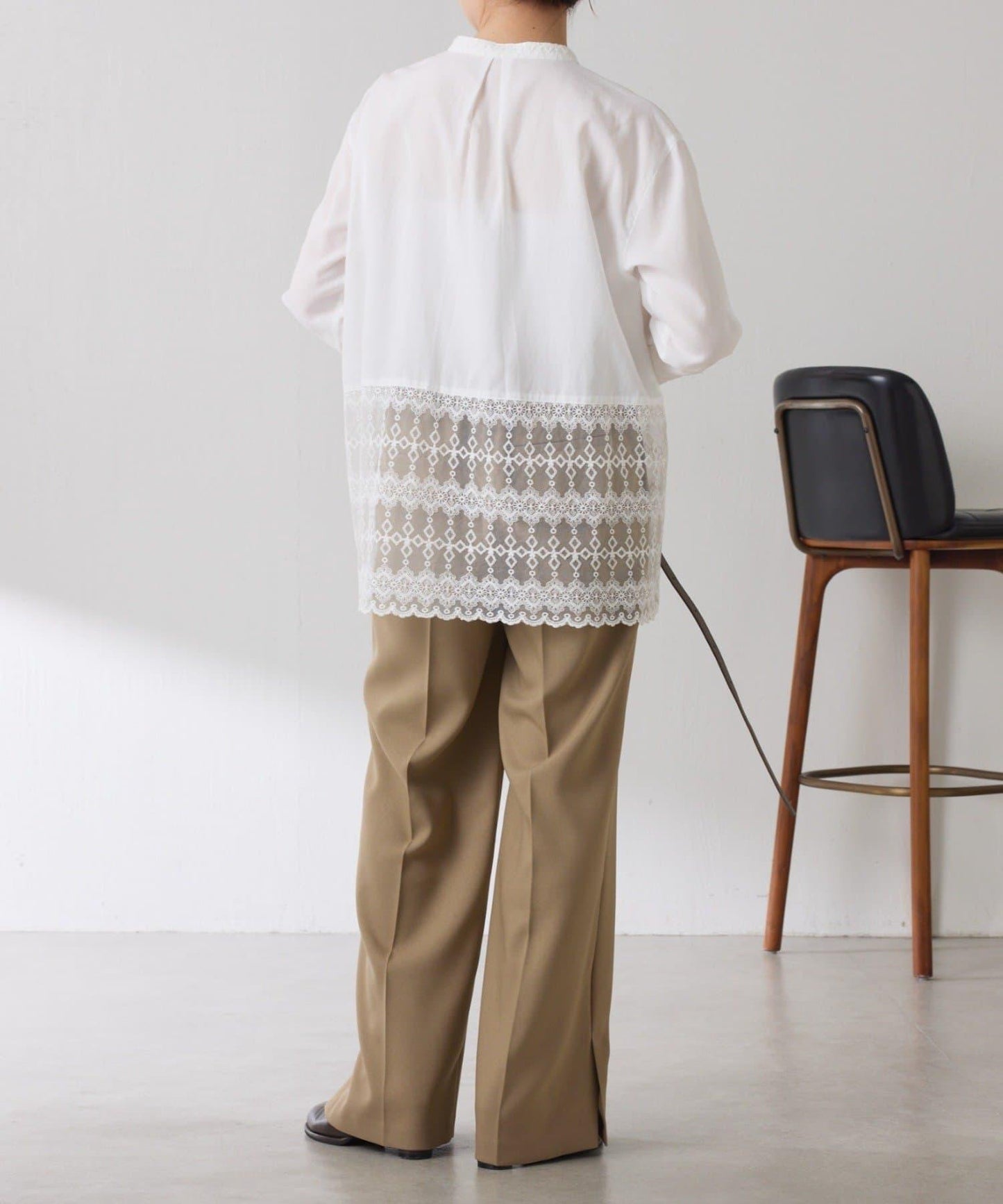 【推薦疊穿】蝴蝶結領下襬蕾絲拼接襯衫