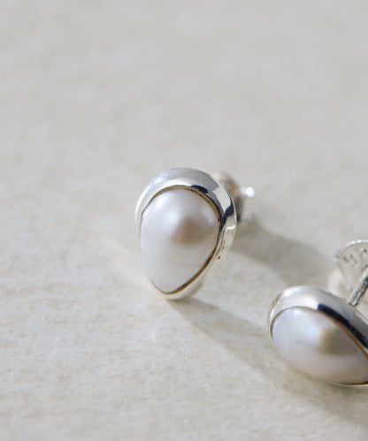 《スターリングシルバー使用》水滴淡水珍珠耳環