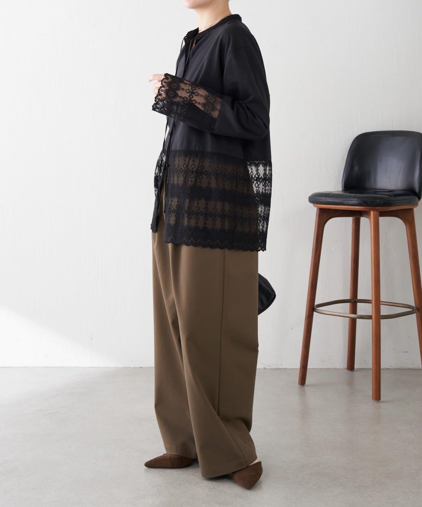 【推薦疊穿】蝴蝶結領下襬蕾絲拼接襯衫