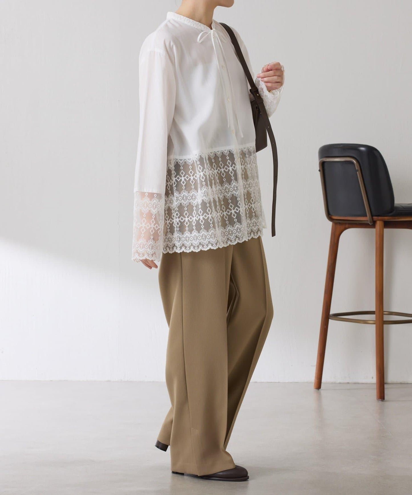 【推薦疊穿】蝴蝶結領下襬蕾絲拼接襯衫