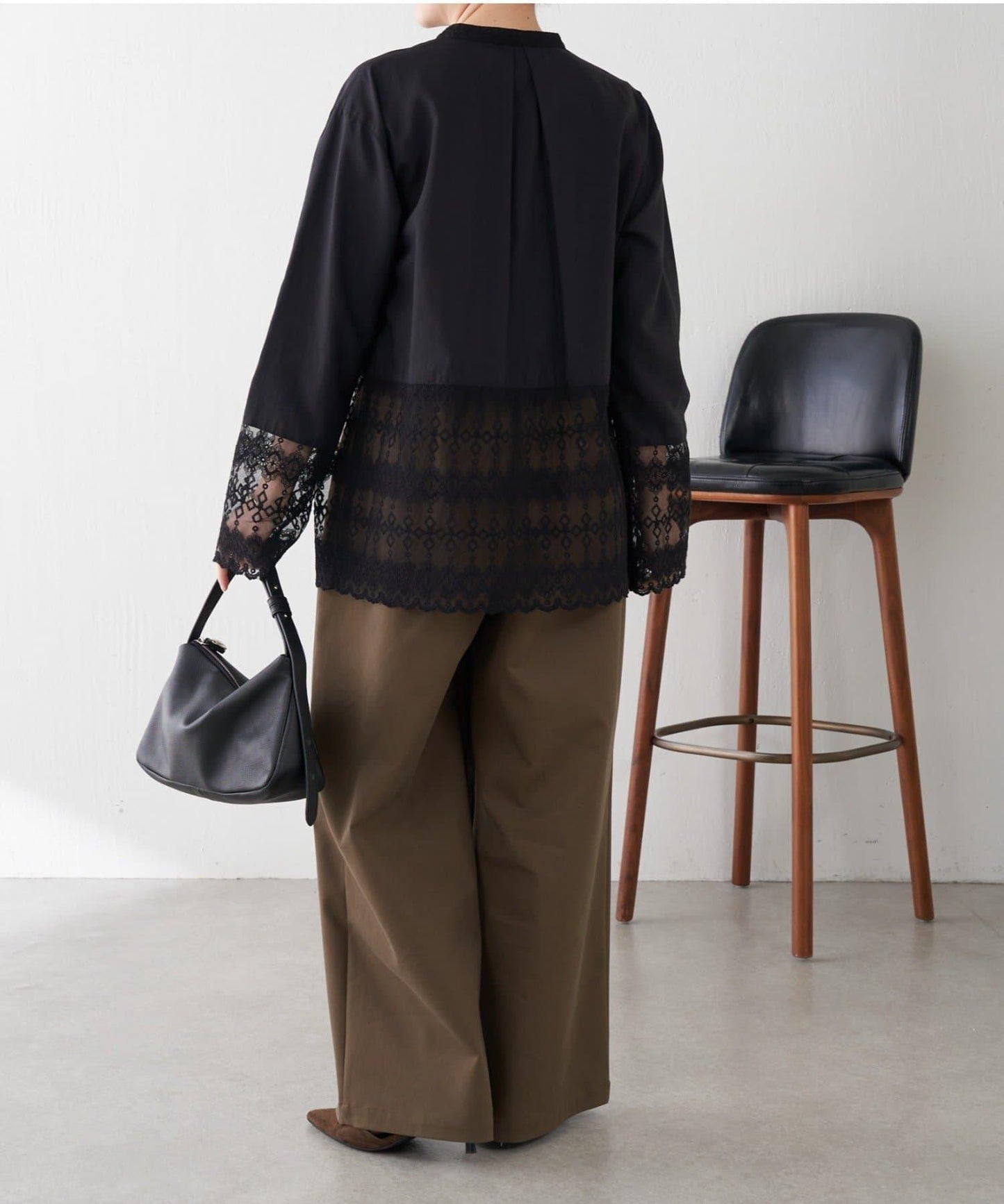 【推薦疊穿】蝴蝶結領下襬蕾絲拼接襯衫