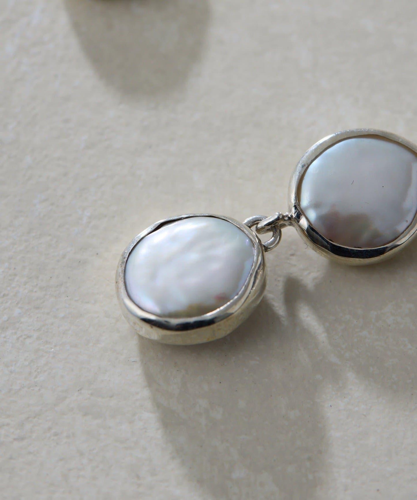 《スターリングシルバー使用》雙層平圓淡水珍珠耳釘