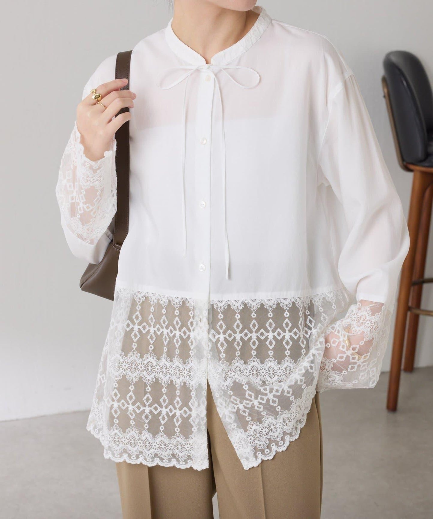 【推薦疊穿】蝴蝶結領下襬蕾絲拼接襯衫