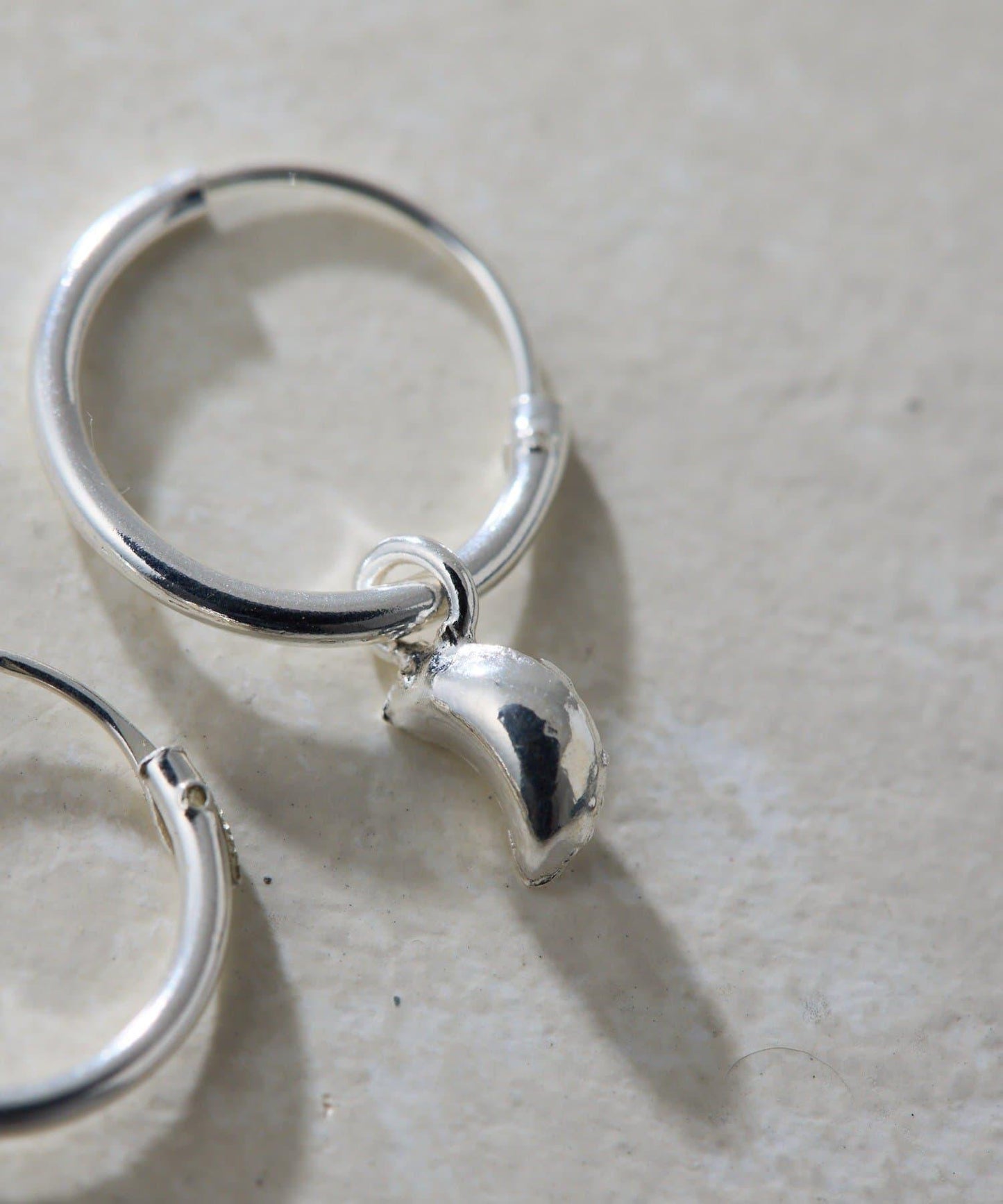 《スターリングシルバー使用》月亮造型耳釘