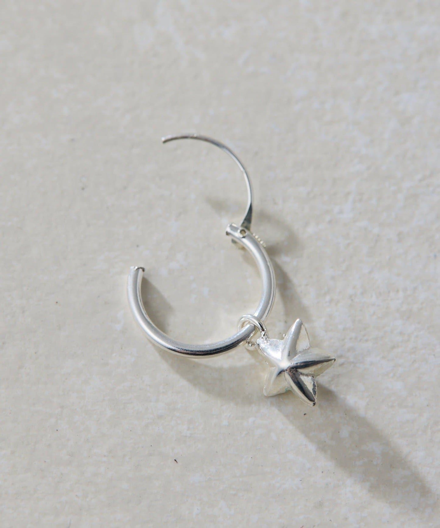 《スターリングシルバー使用》月亮造型耳釘