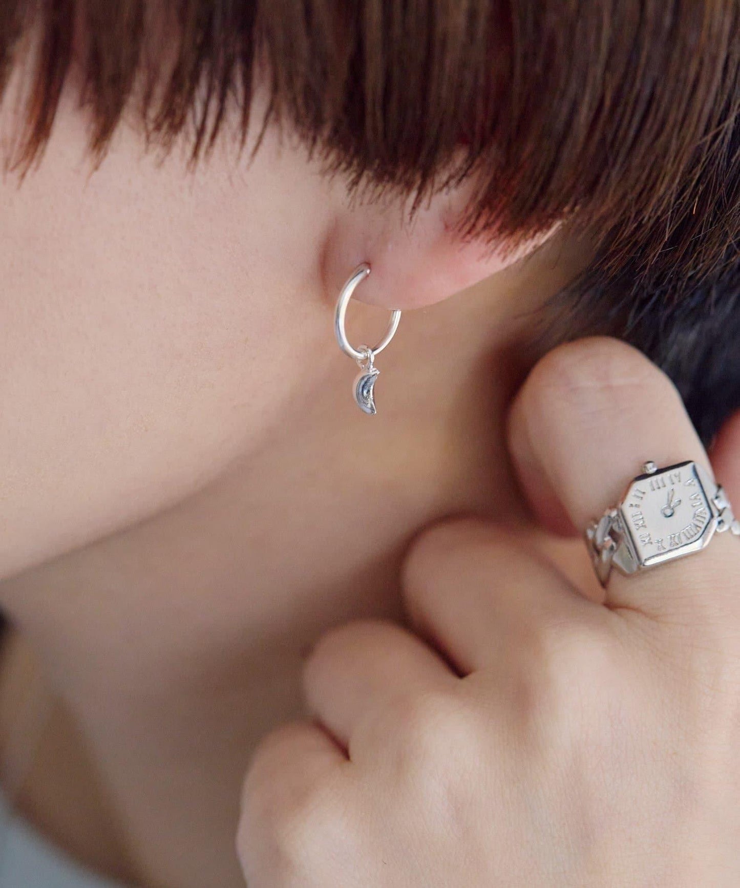 《スターリングシルバー使用》月亮造型耳釘