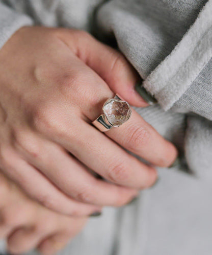 《スターリングシルバー使用》赫基蒙鑽石戒指