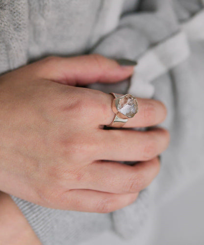 《スターリングシルバー使用》赫基蒙鑽石戒指