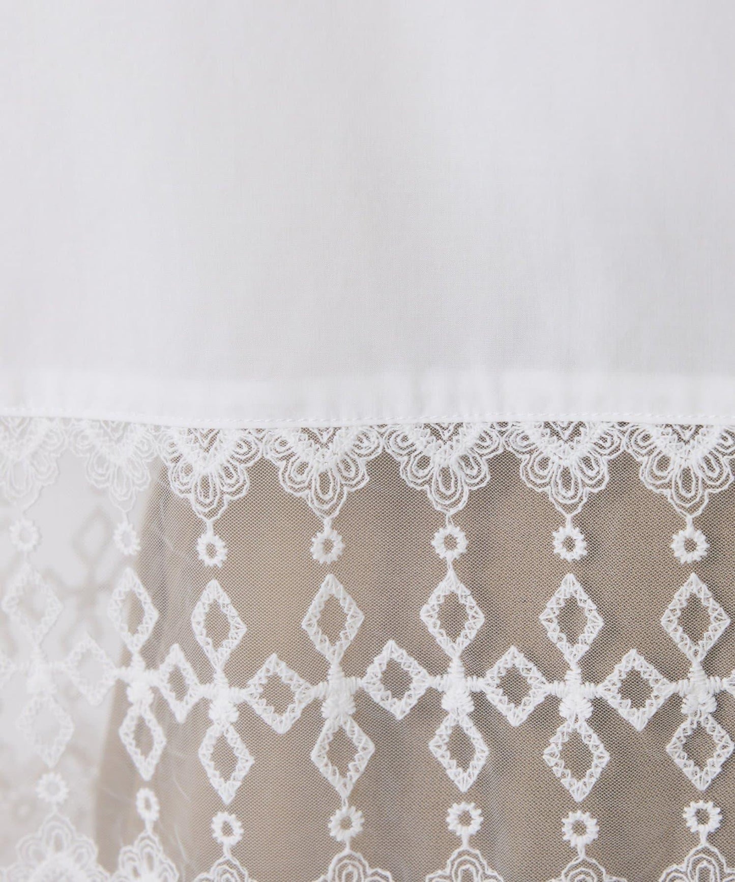 【推薦疊穿】蝴蝶結領下襬蕾絲拼接襯衫