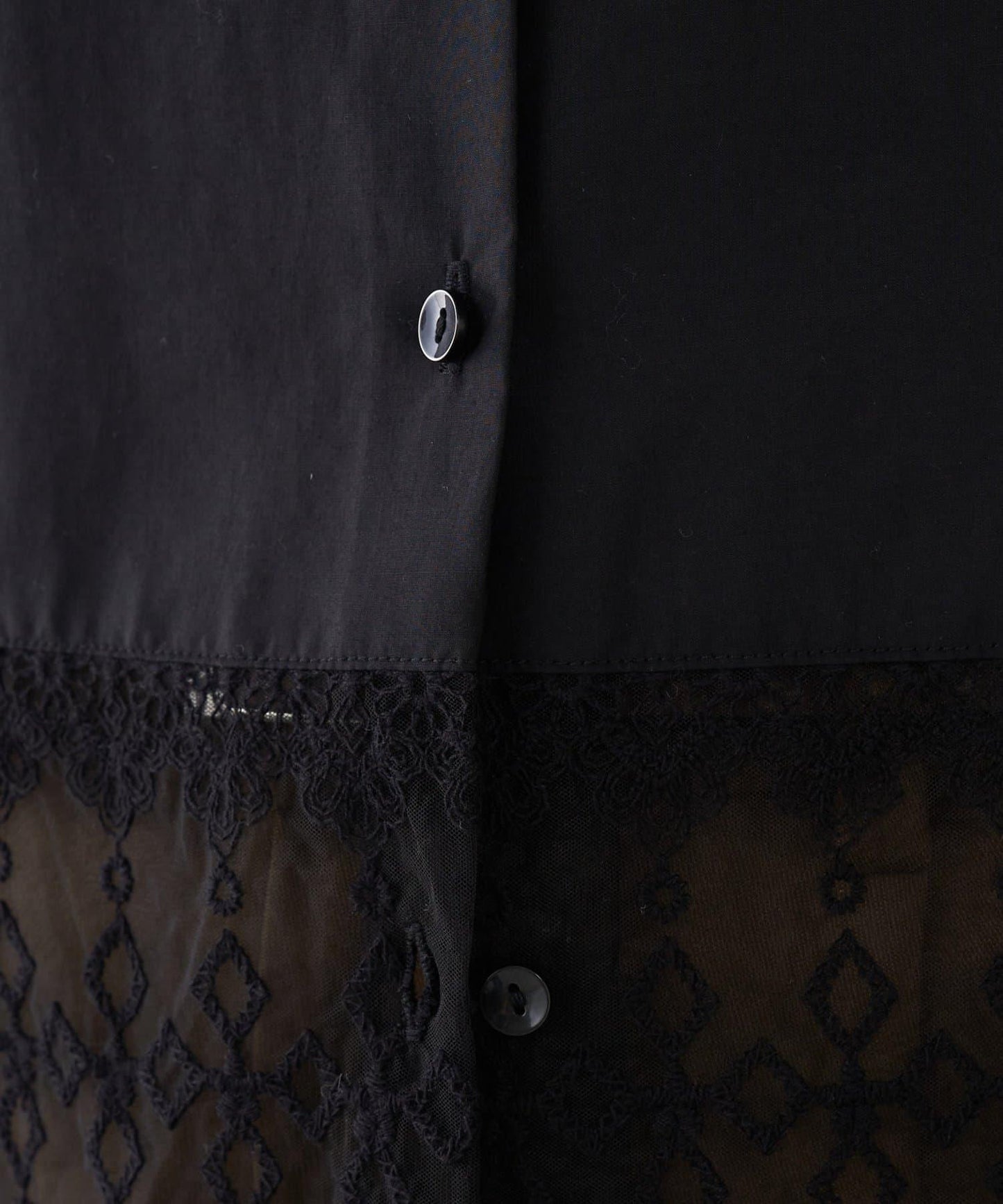 【推薦疊穿】蝴蝶結領下襬蕾絲拼接襯衫