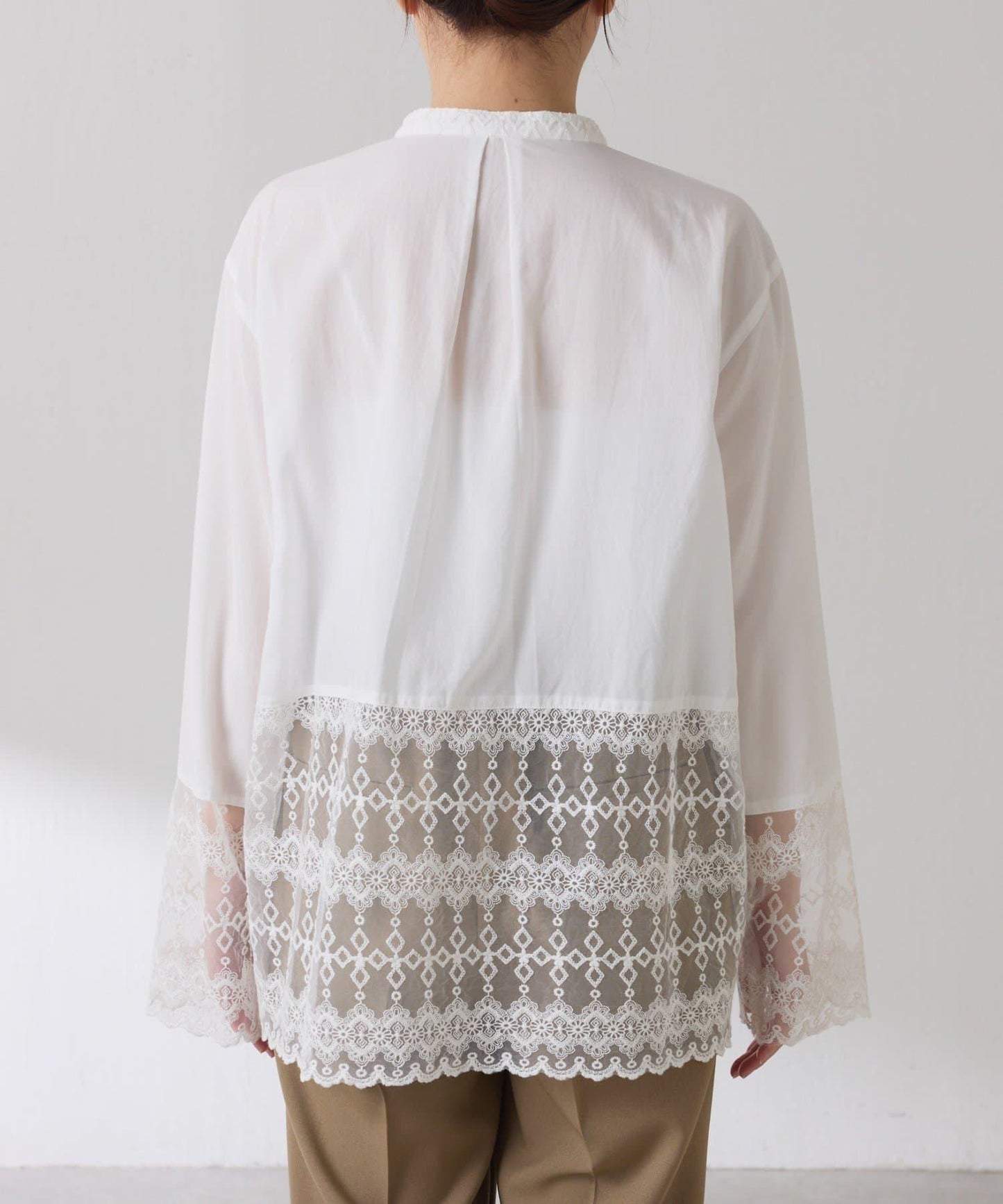 【推薦疊穿】蝴蝶結領下襬蕾絲拼接襯衫