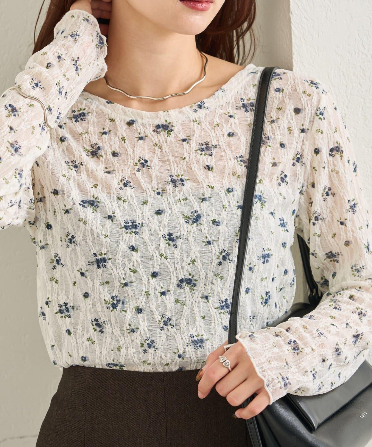 蕾絲花卉圖案透視長袖T恤