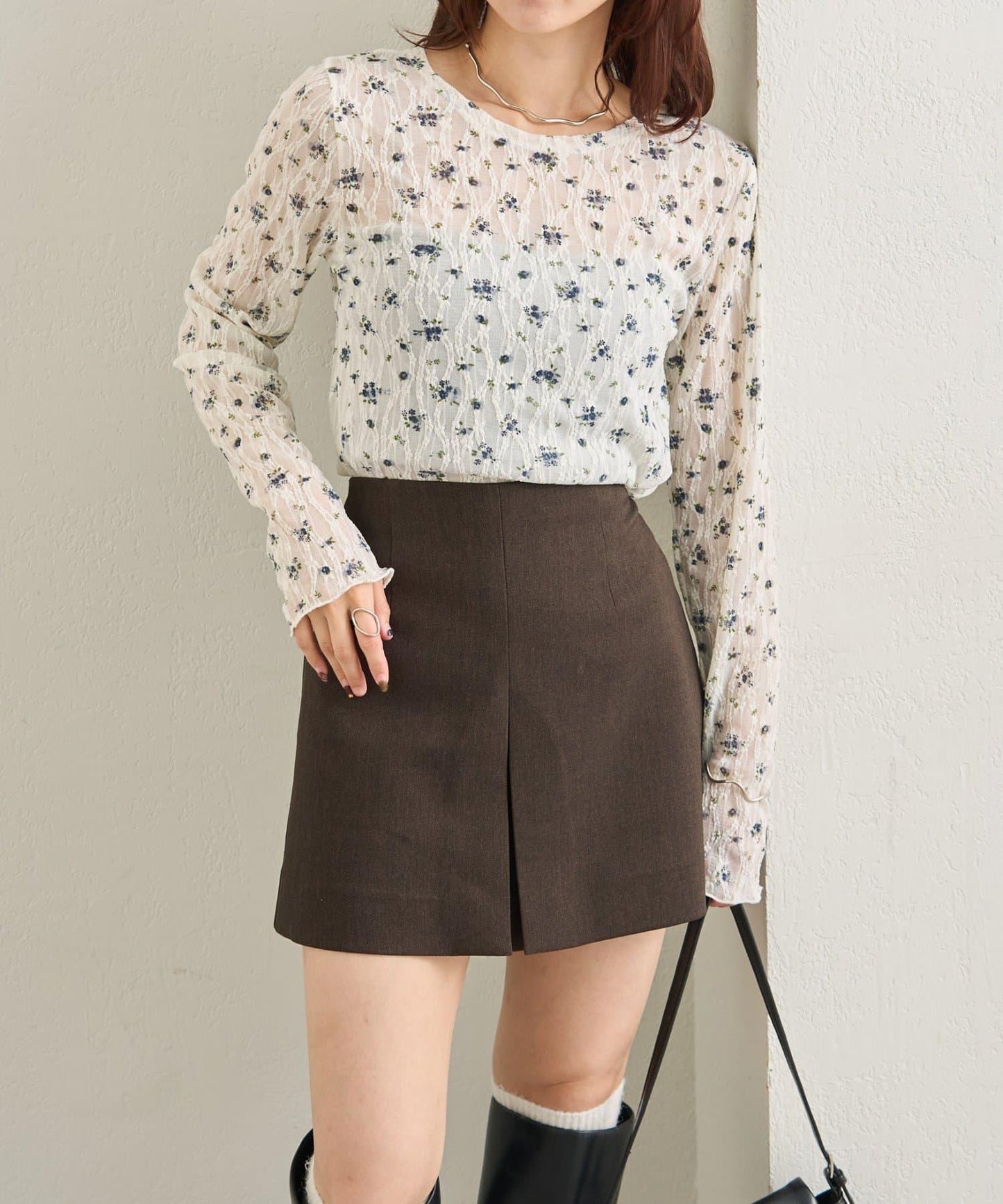 蕾絲花卉圖案透視長袖T恤