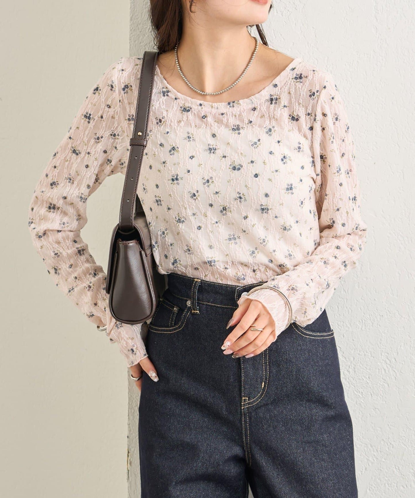 蕾絲花卉圖案透視長袖T恤