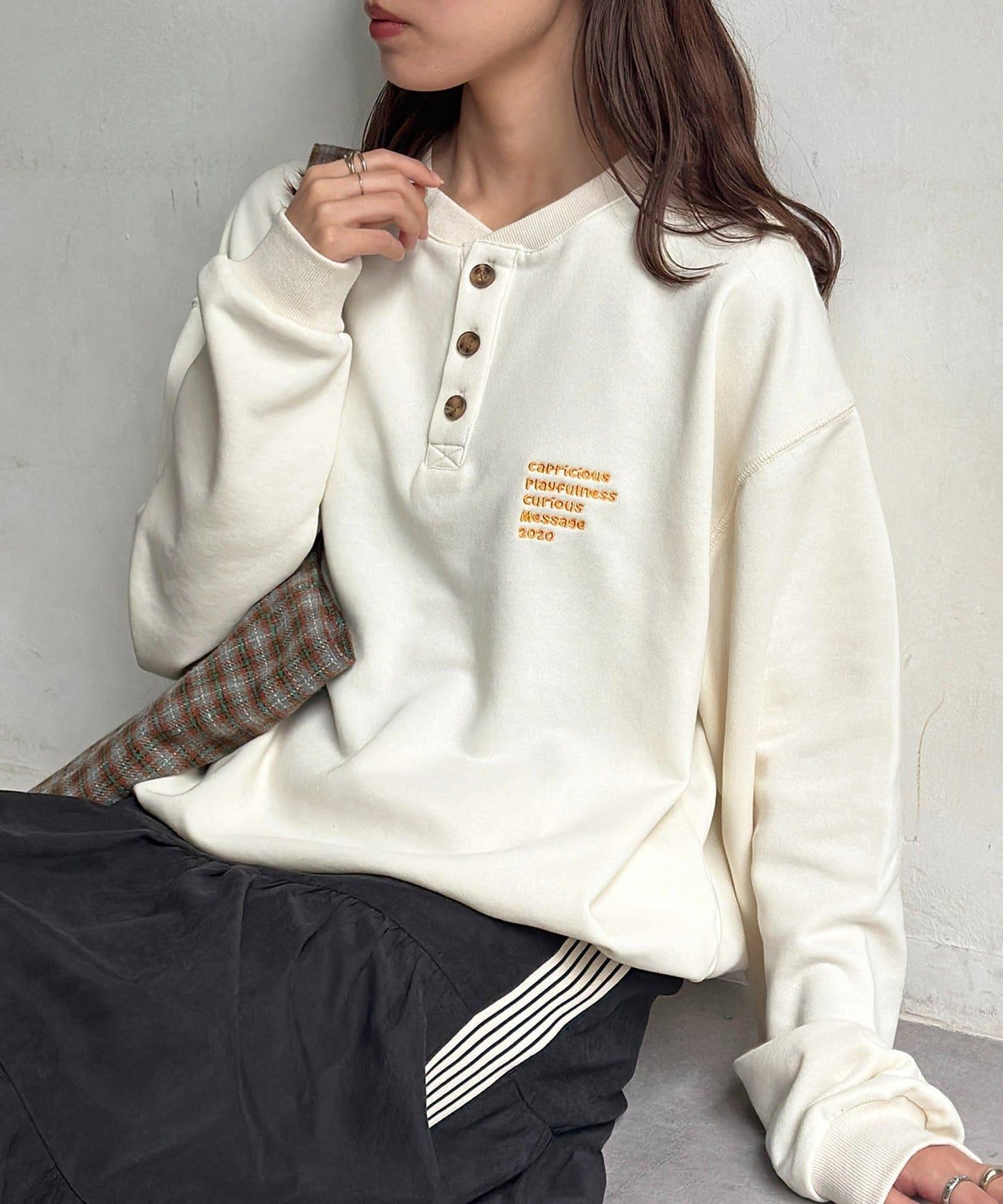 復古風格胸部刺繡亨利領衛衣