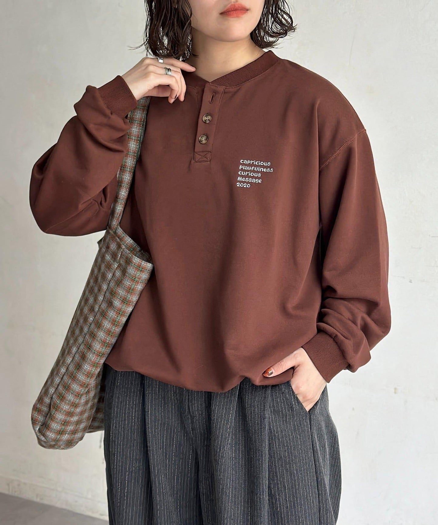 復古風格胸部刺繡亨利領衛衣