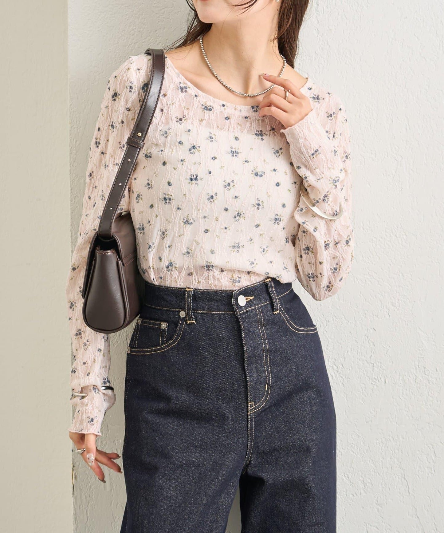 蕾絲花卉圖案透視長袖T恤