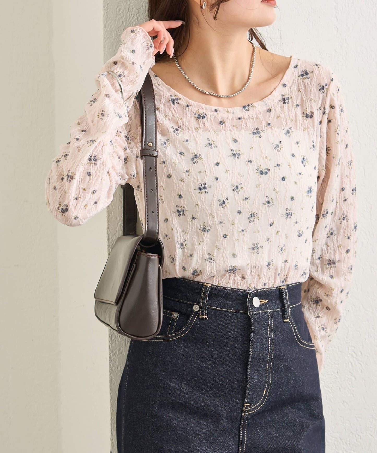 蕾絲花卉圖案透視長袖T恤