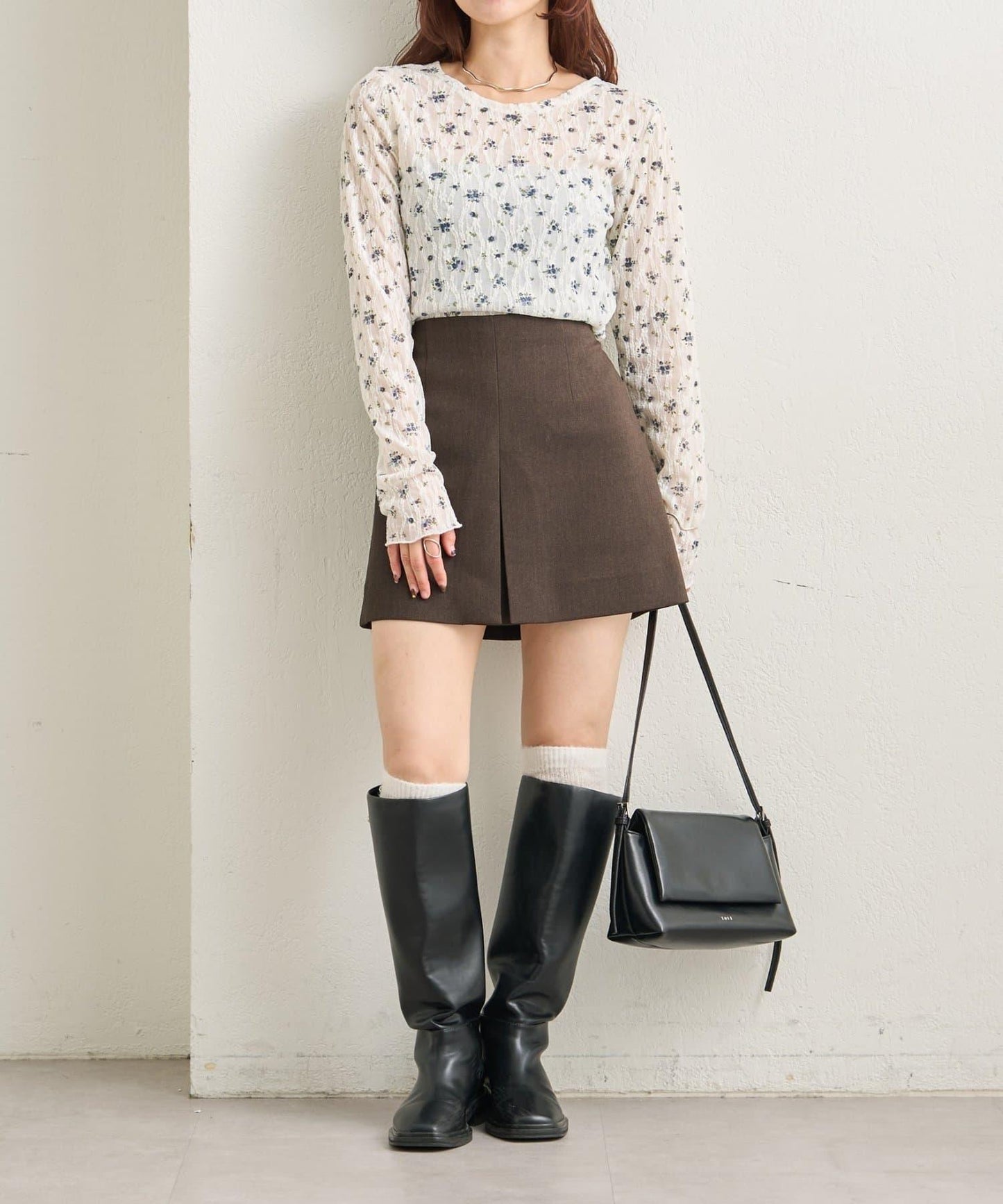 蕾絲花卉圖案透視長袖T恤