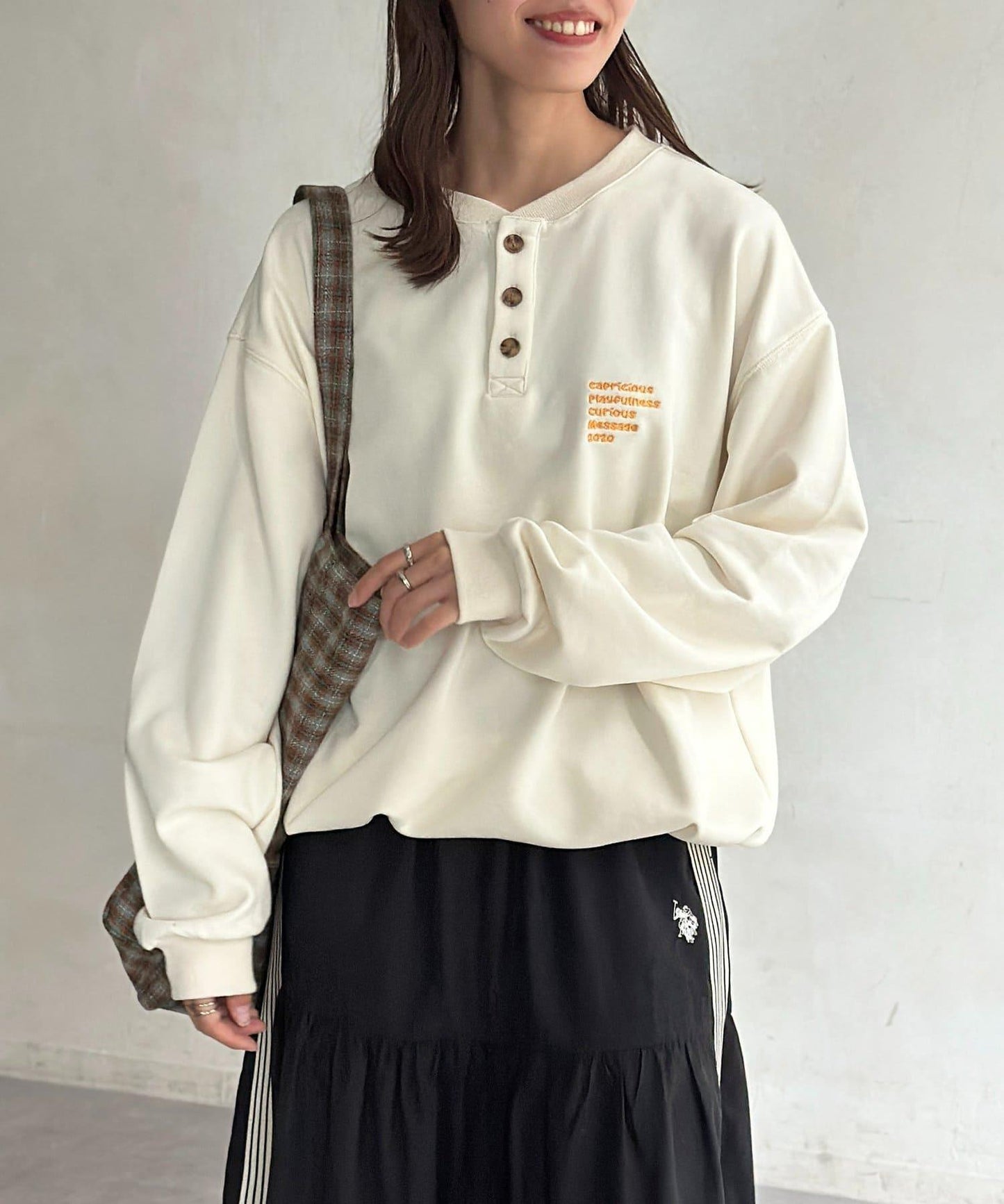 復古風格胸部刺繡亨利領衛衣