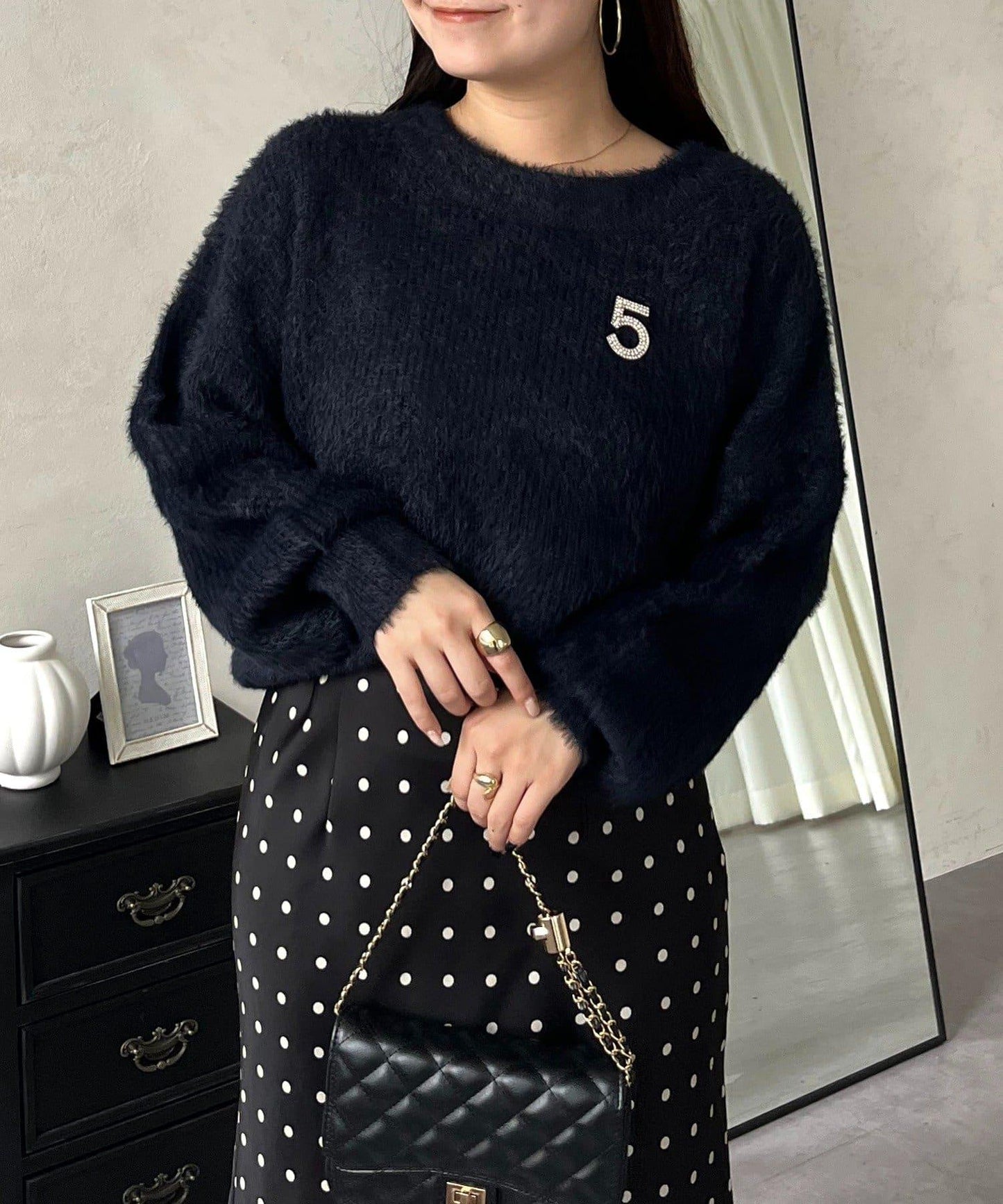 背部金屬裝飾船領長毛針織衫