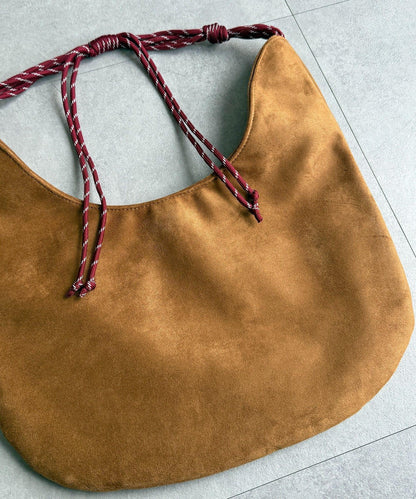 仿麂皮抽繩斜挎包