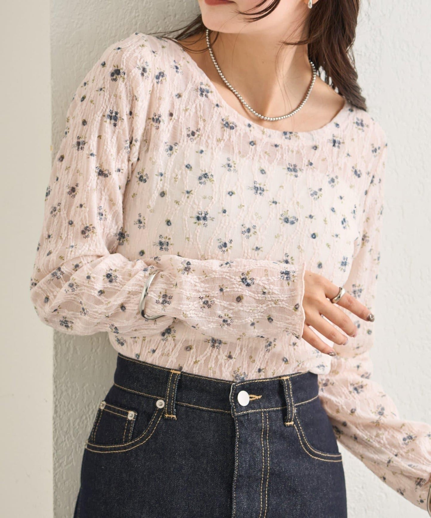 蕾絲花卉圖案透視長袖T恤