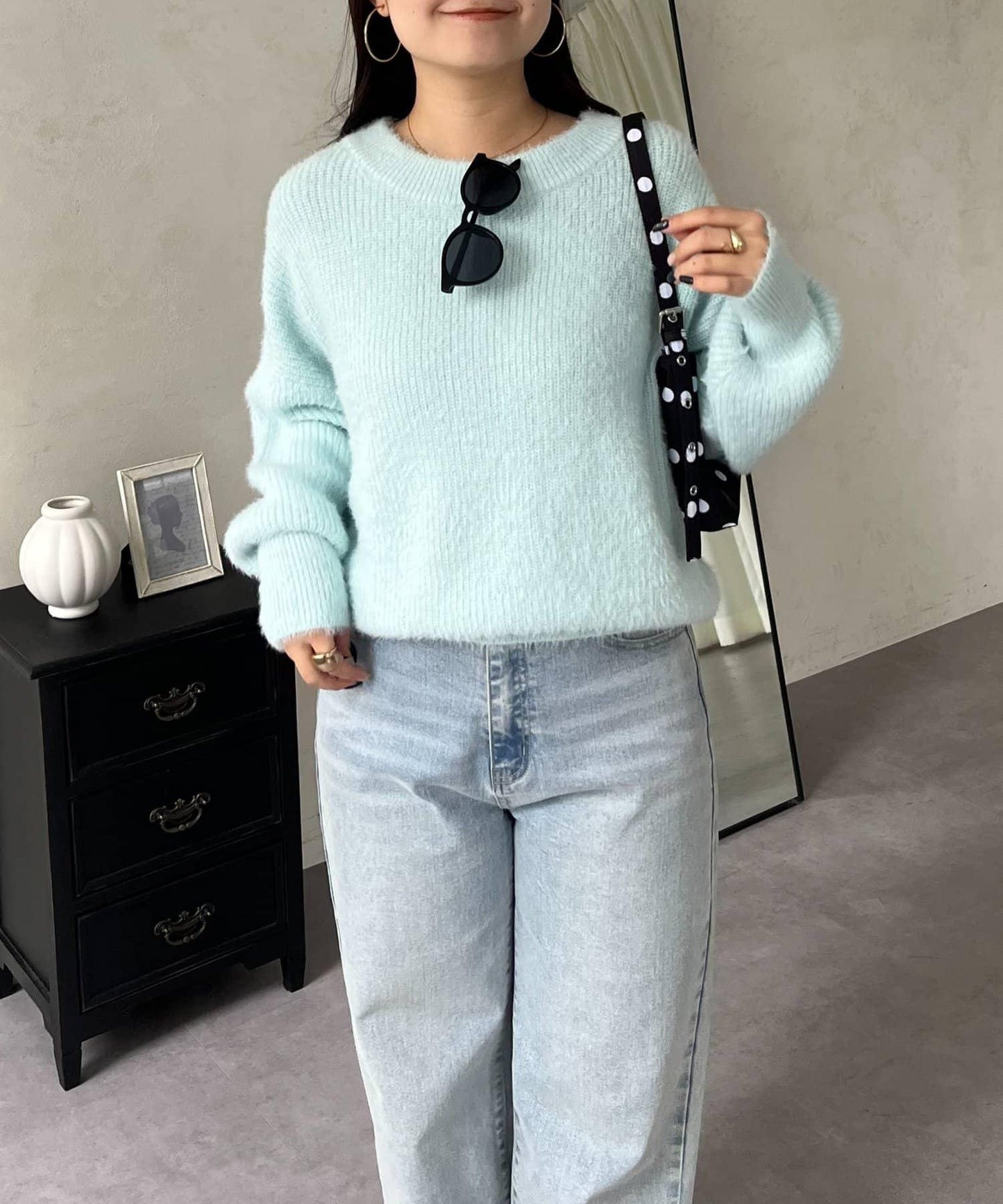 背部金屬裝飾船領長毛針織衫