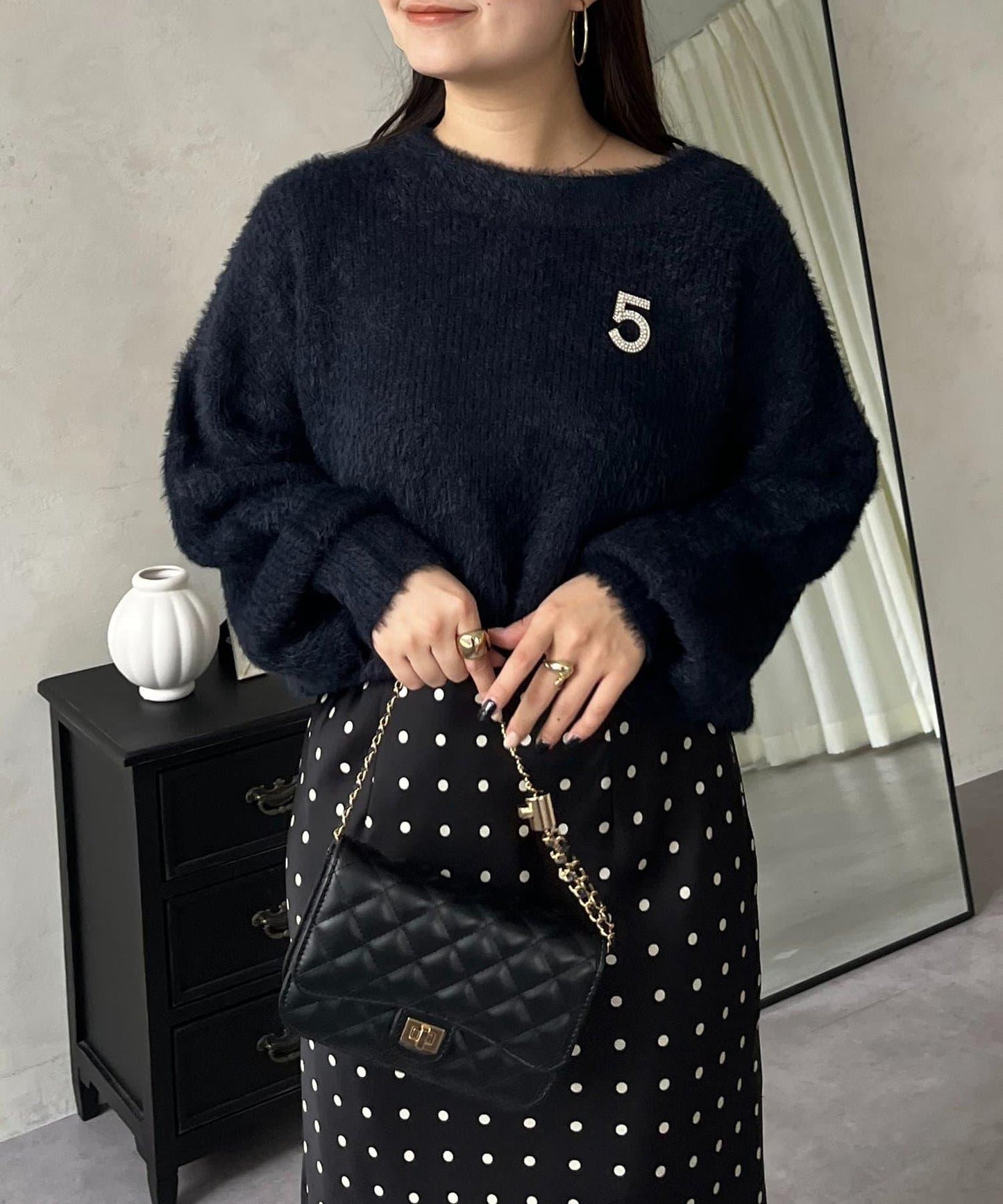 背部金屬裝飾船領長毛針織衫