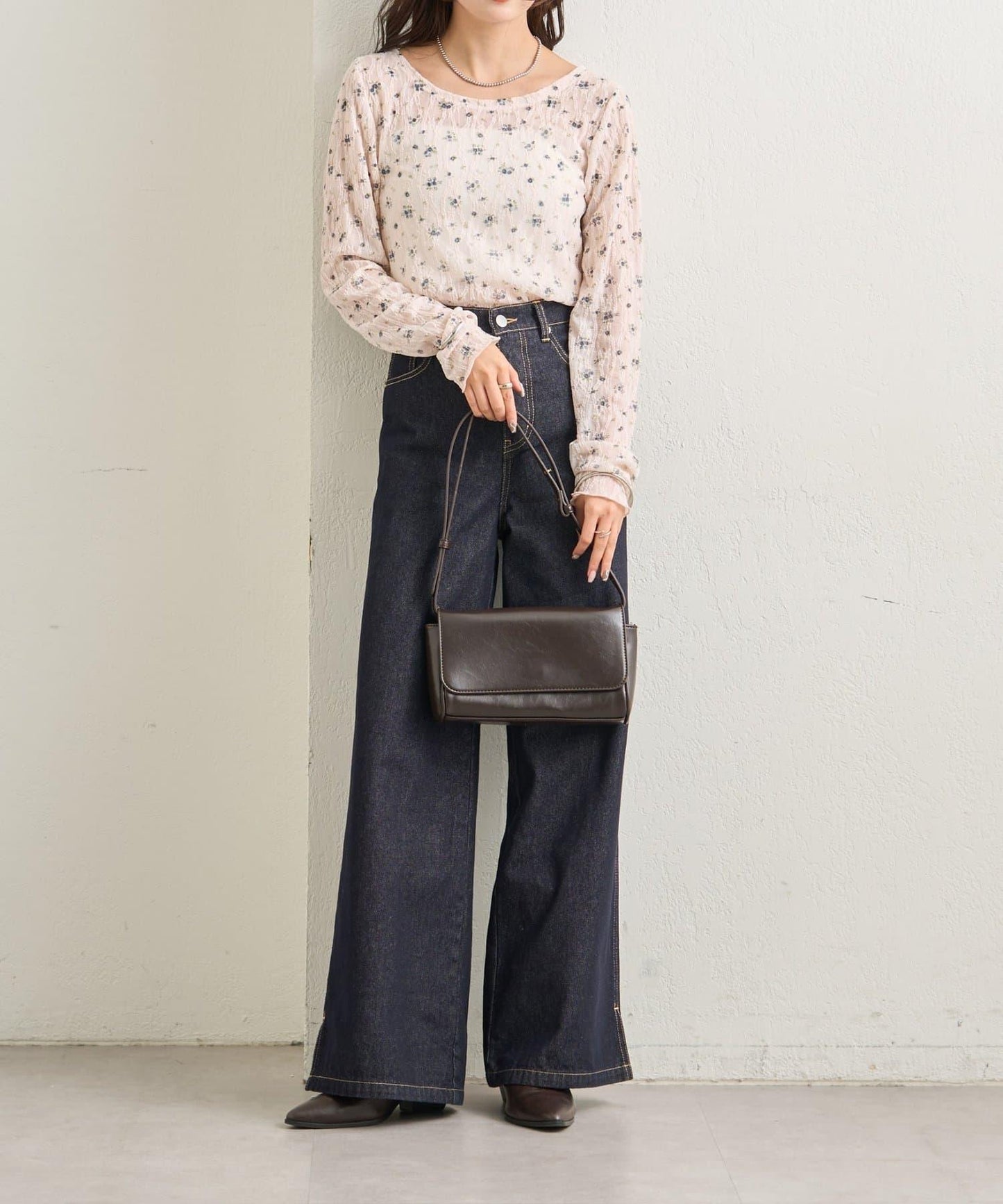 蕾絲花卉圖案透視長袖T恤