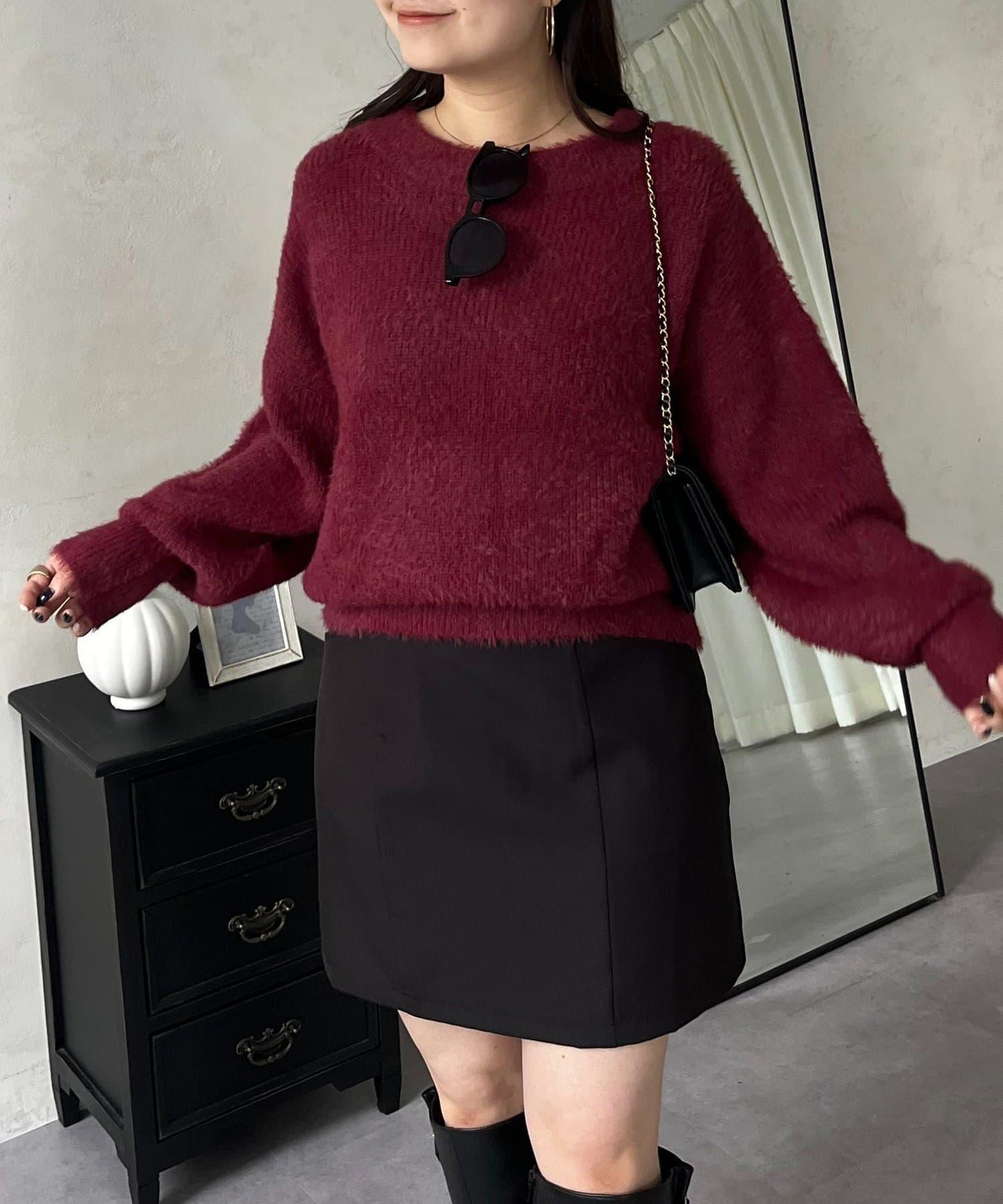 背部金屬裝飾船領長毛針織衫