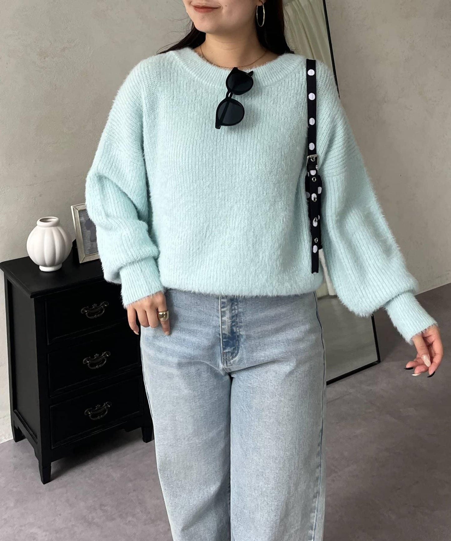 背部金屬裝飾船領長毛針織衫