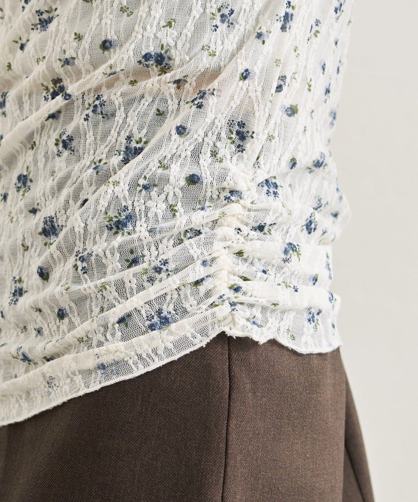 蕾絲花卉圖案透視長袖T恤