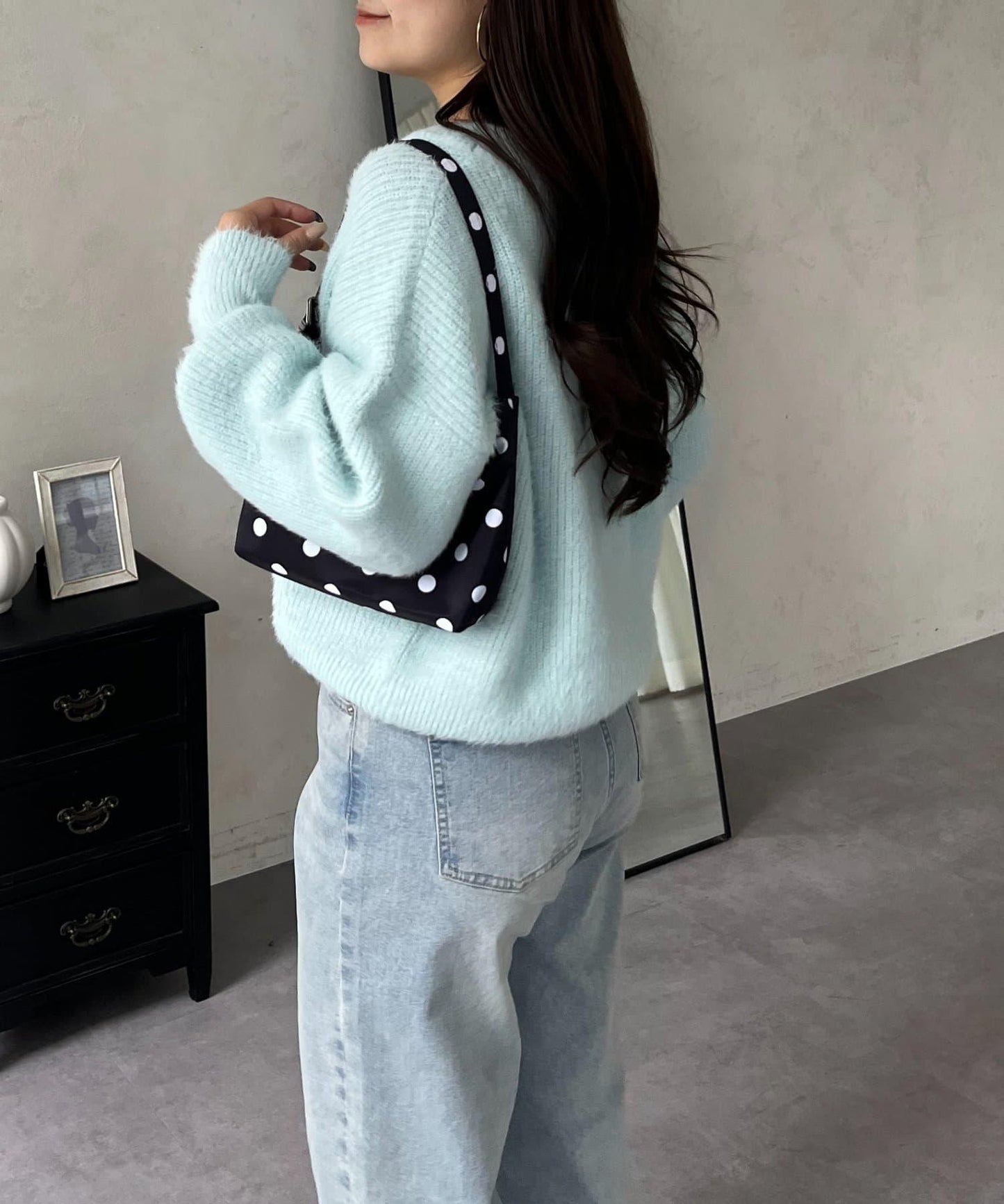 背部金屬裝飾船領長毛針織衫