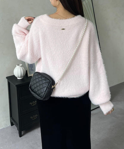 背部金屬裝飾船領長毛針織衫