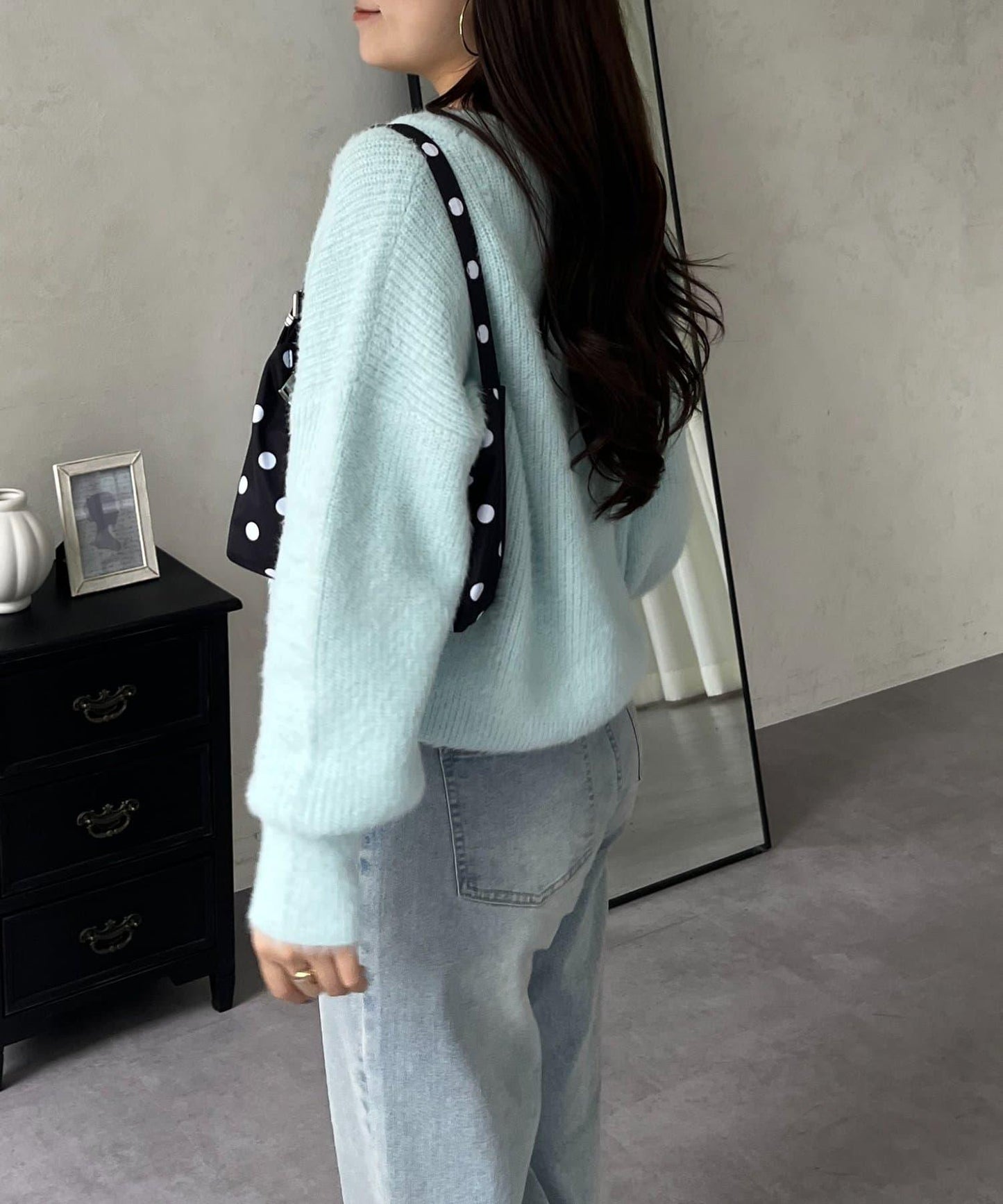 背部金屬裝飾船領長毛針織衫