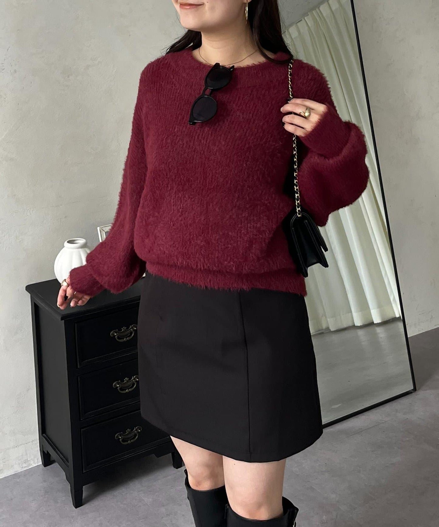 背部金屬裝飾船領長毛針織衫