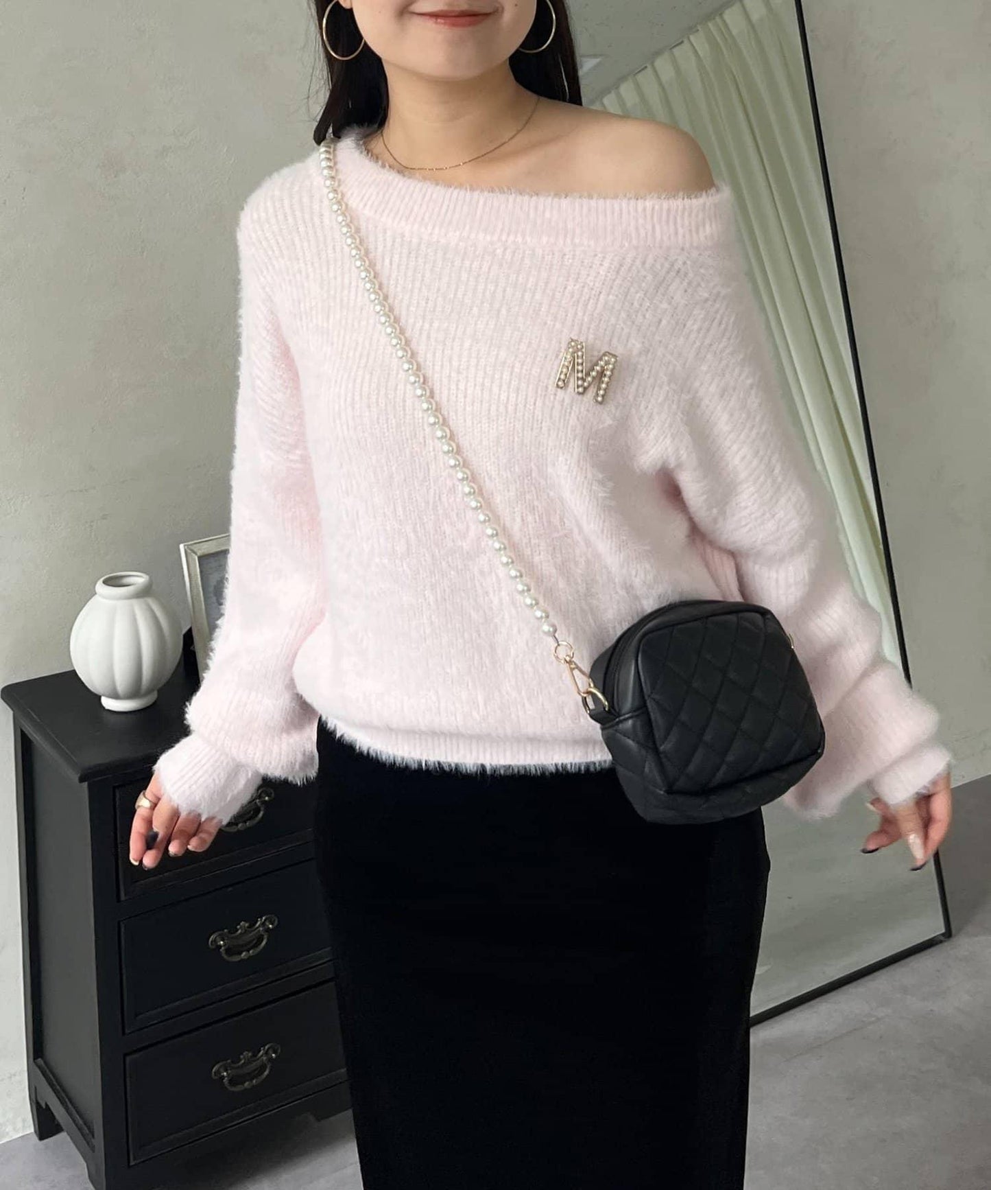 背部金屬裝飾船領長毛針織衫