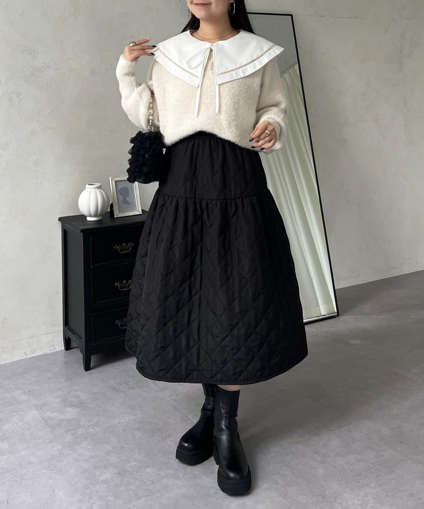 背部金屬裝飾船領長毛針織衫