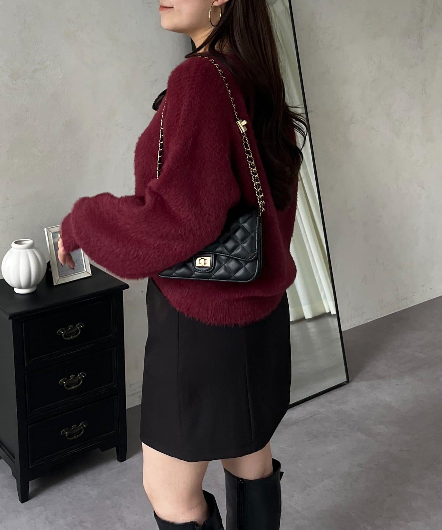 背部金屬裝飾船領長毛針織衫